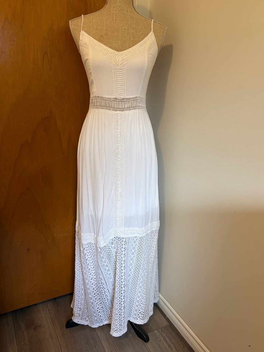 ABERCROMBIE & FiITCH- size medium crochet-panel maxi dress.